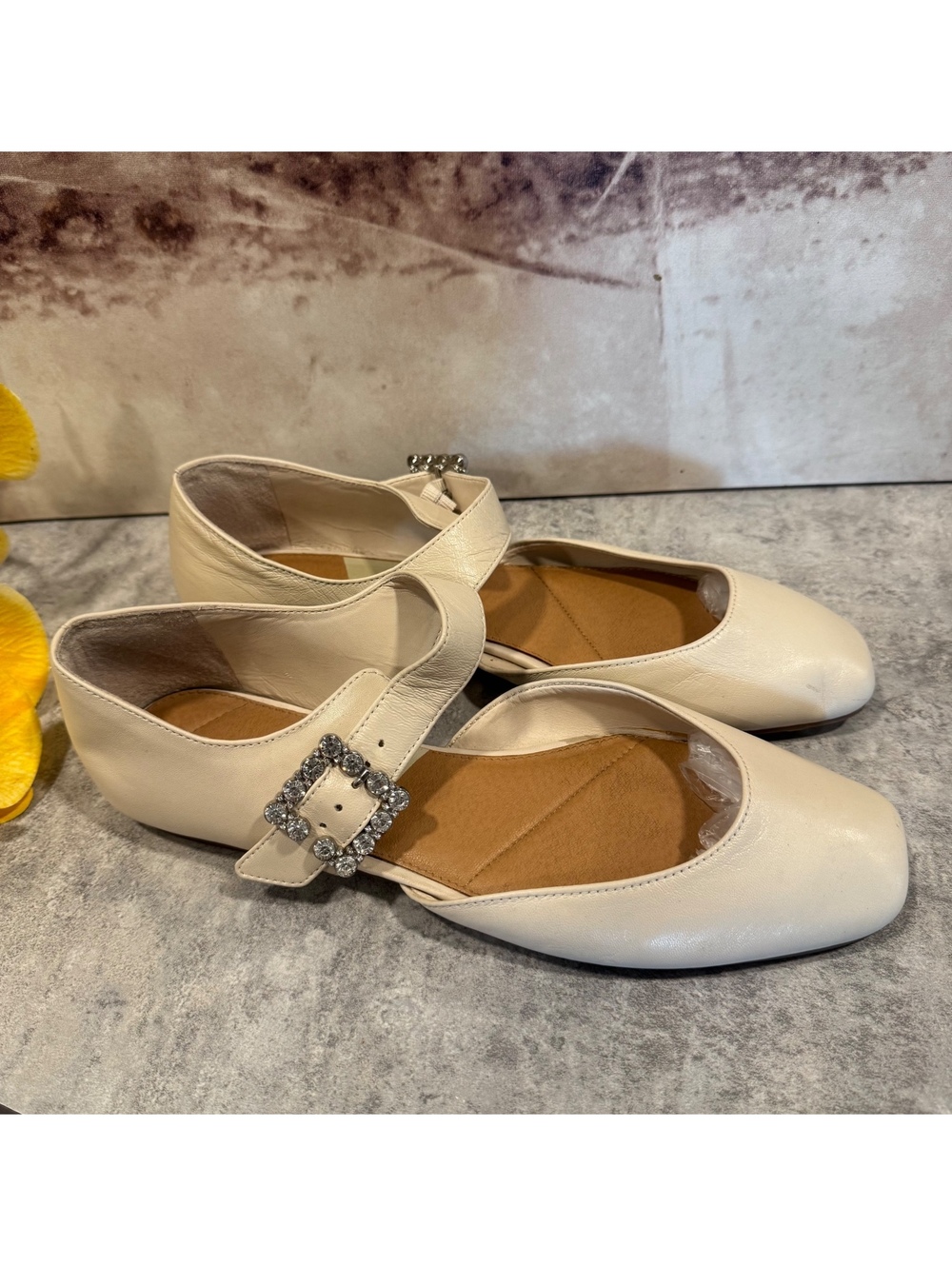 GB Mary Jane ballet flats, ivory low heels, Size 10